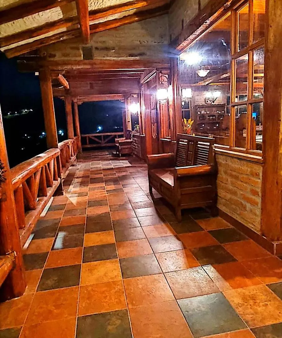 キトIlalo Chalet Houseアパートメント キト