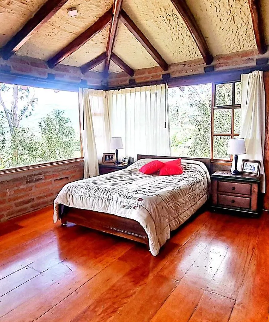 ホームステイ キトIlalo Chalet Houseアパートメント